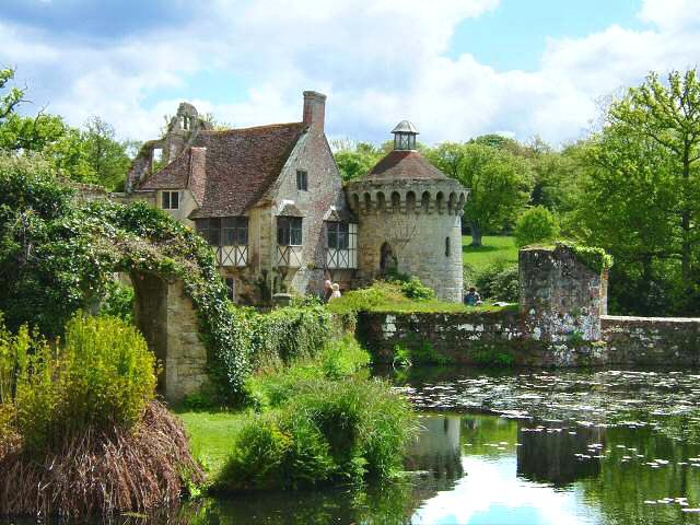 Your Castles and Gardens of South England Tour Includes