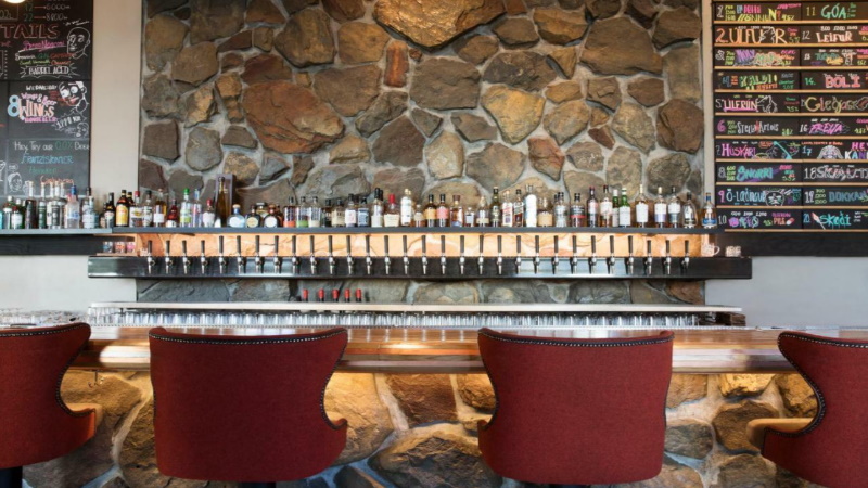 The Fosshotel Reykjavik's Bar has 30 beers on tap!