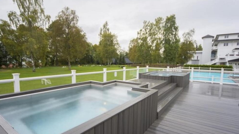 Outdoor Hottubs and Outdoor Pool at Scandic Lillehammer